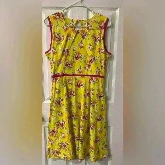 NWT wild flower clothing co. Women’s size Medium- yellow/pink floral pattern. - Picture 1 of 8